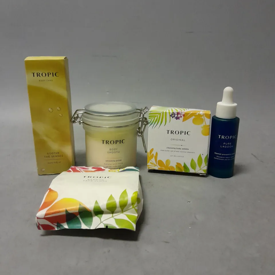 APPROXIMATELY 15 ASSORTED TROPIC BATH AND BODY PRODUCTS TO INCLUDE BAMBOO FACE CLOTHS, BODY POLISH AND FACE SERUM