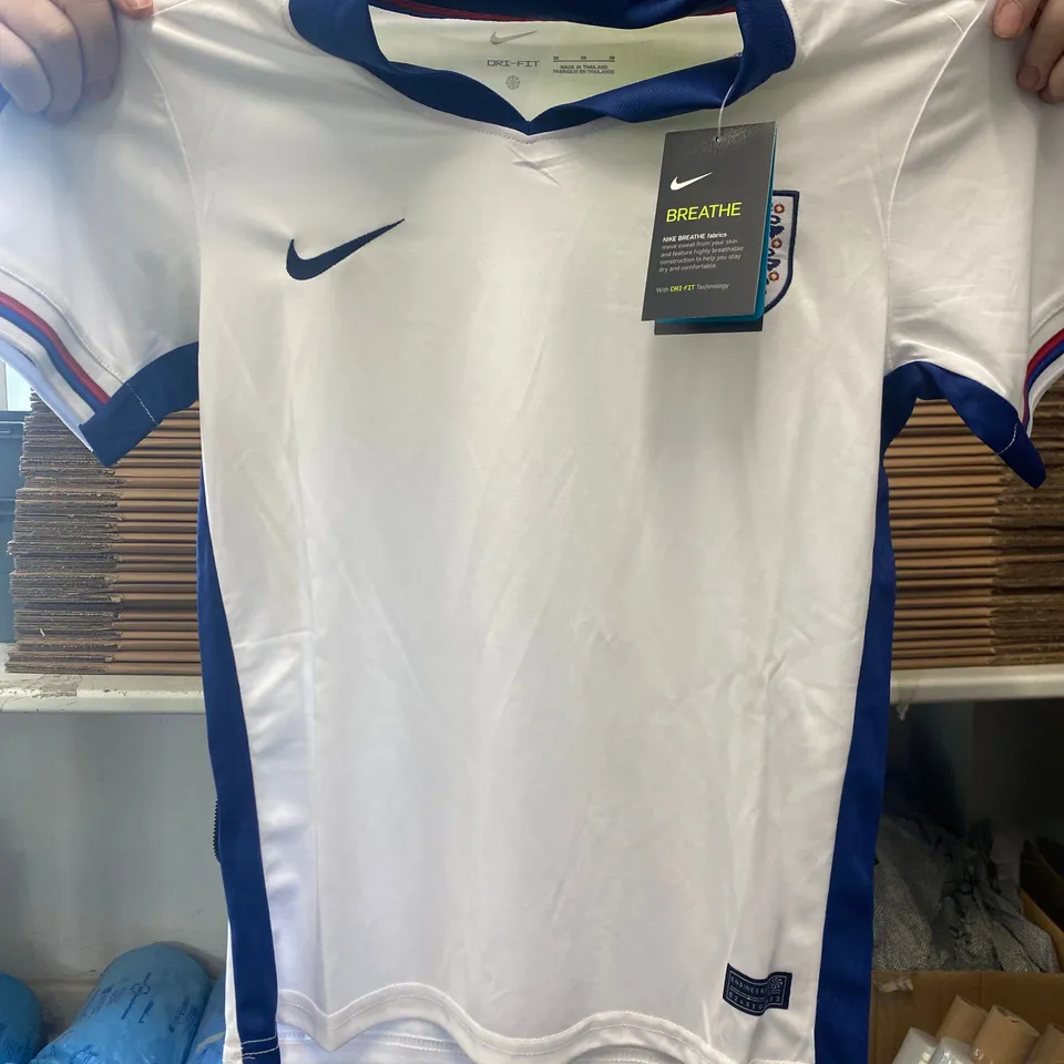 NIKE ENGLAND HOME FOOTBALL SHIRT & SHORTS- SIZE 26