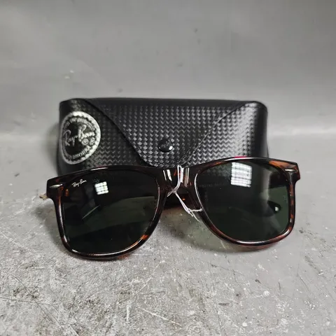 BOXED RAY-BAN WAYFARER