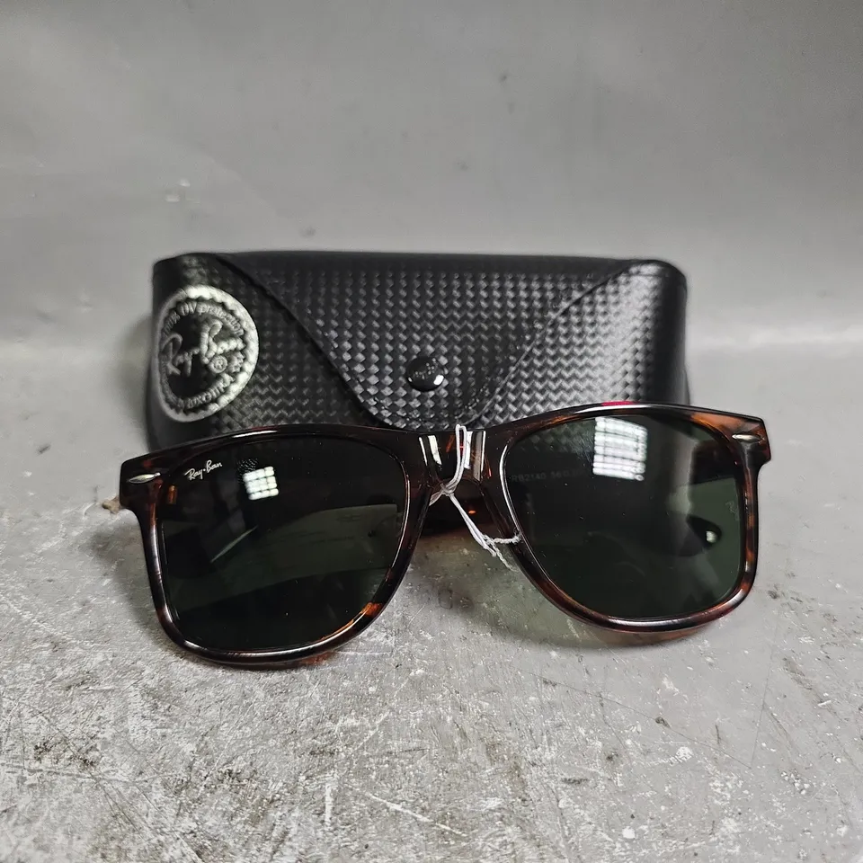 BOXED RAY-BAN WAYFARER