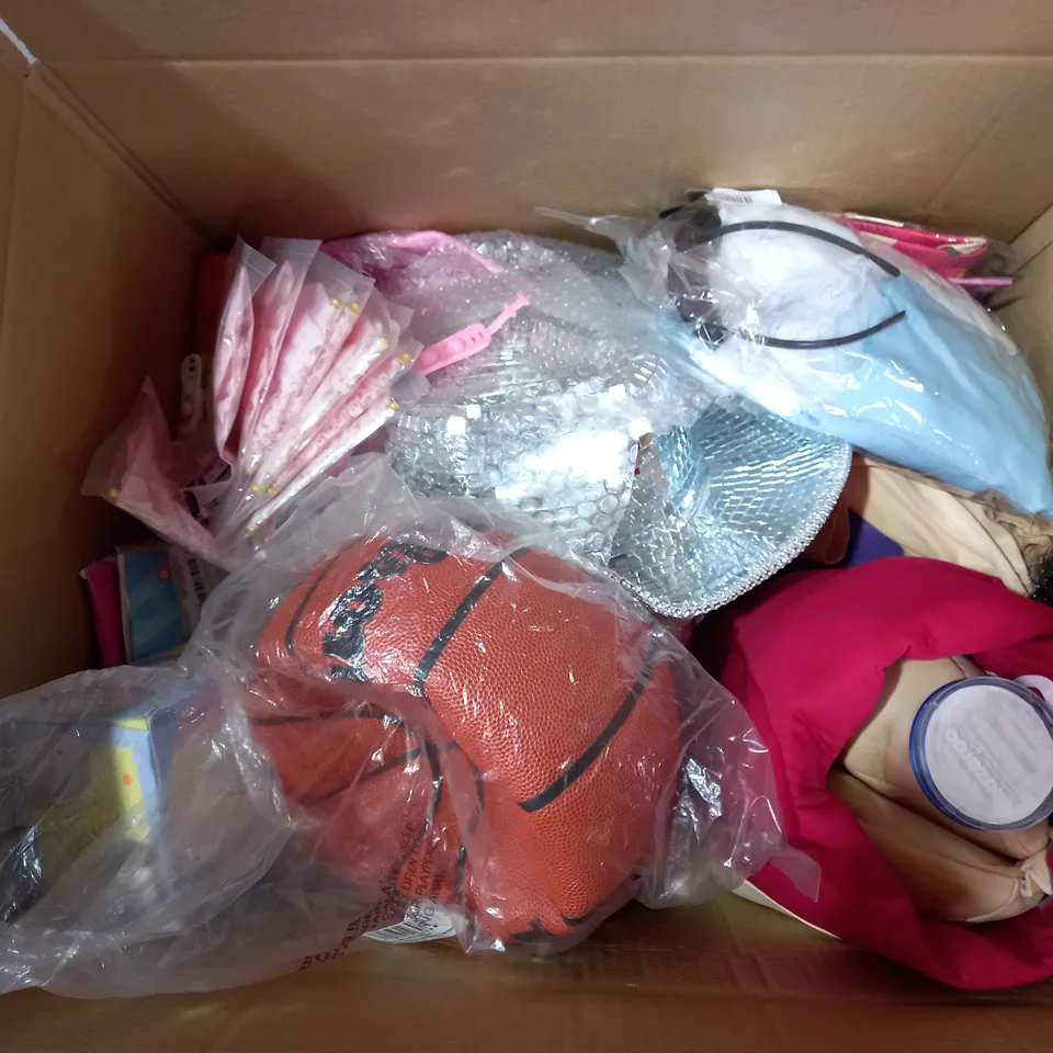 BOX OF APPROX 20 ASSORTED TOYS INCLUDING WOODEN ALPHABET JIGSAW, LCD WIRITING PAD AND PLUSH TEDDY BEAR