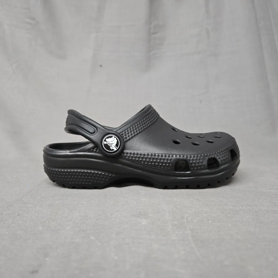 CROCS UNISEX KIDS CLASSIC CLOG IN BLACK - UK C11