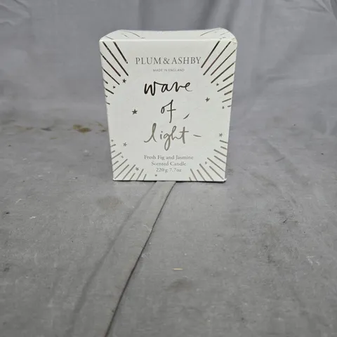 PLUM & ASHBY WAVE OF LIGHT FRESH FIG & JASMINE SCENTED CANDLE 220G – BOXED