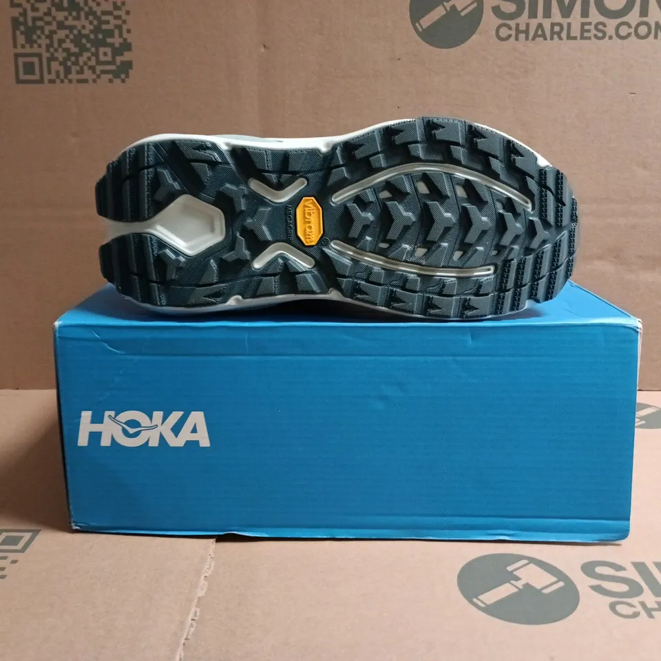 BOXED PAIR OF HOKA WOMEN'S KAHA 3 LOW GTX TRAINERS IN DEEP TEAL SIZE UK 6.5