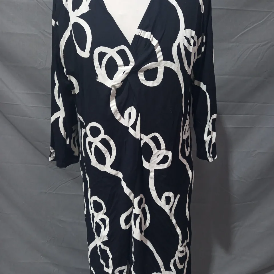 MASAI DRESS IN BLACK/WHITE SIZE MEDIUM