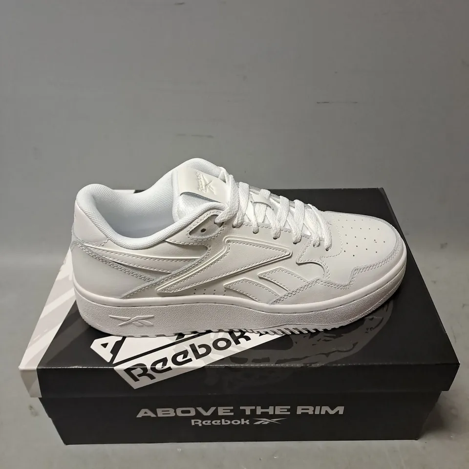 BOXED PAIR OF REEBOK ABOVE THE RIM CHILL BASKETBALL SNEAKERS IN WHITE SIZE 7