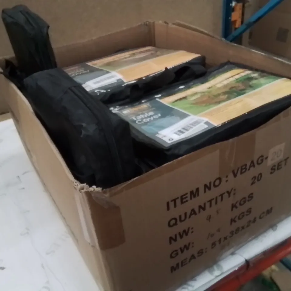 BOX CONTAINING LARGE AMOUNT OF BRAND NEW OUTDOOR GARDEN FURNITURE COVERS (VARIOUS SIZES)