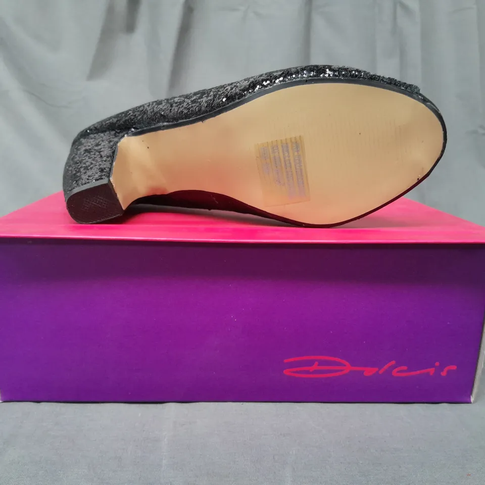 BOXED PAIR OF DOLCIS OPEN TOE HEELED SHOES IN BLACK W. GLITTER EFFECT SIZE 5