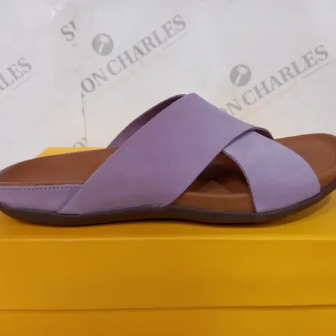 BOXED STRIVE PALMA SLIDER SANDALS SIZE 7