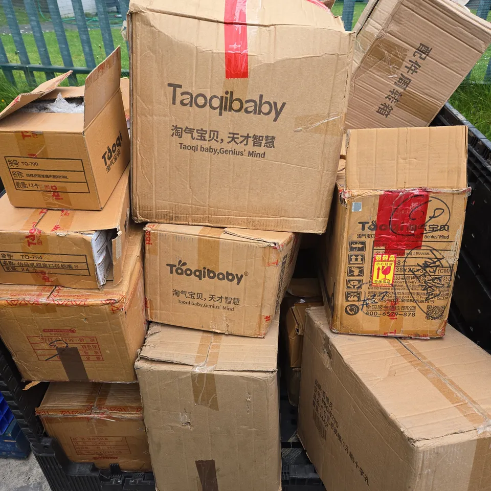 PALLET OF APPROXIMATELY 15 BOXES OF HOUSEHOLD PRODUCTS TO INCLUDE BABY BOTTLES, BOTTLE TOPS, BOTTLE COVER ETC - COLLECTION ONLY