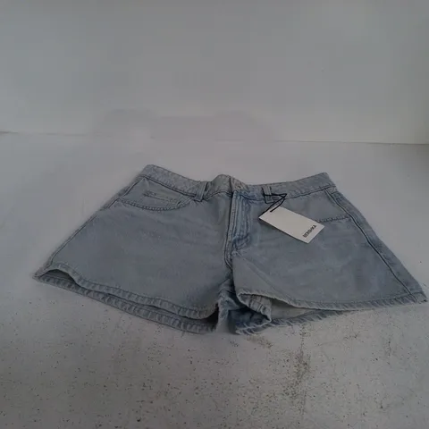 BERSHKA WOMEN'S LIGHT-WASH DENIM SHORTS – UK 10 (EU 38)