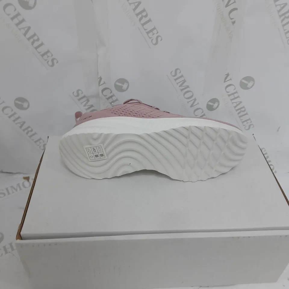 BOXED PAIR OF SKETCHERS PINK BOB SQUAD TRAINER PINK SIZE 3