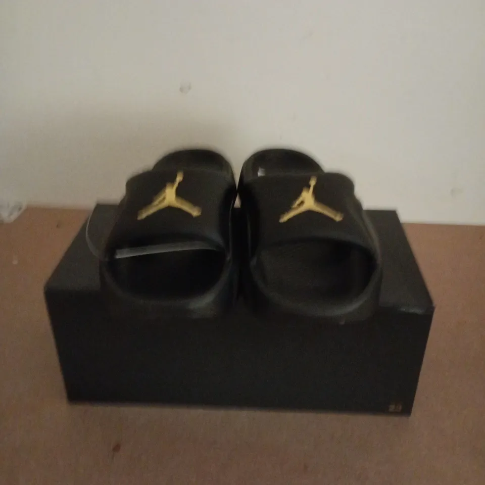 BOXED PAIR OF NIKE JORDAN FRANCHISE SLIDES IN BLACK - UK 9