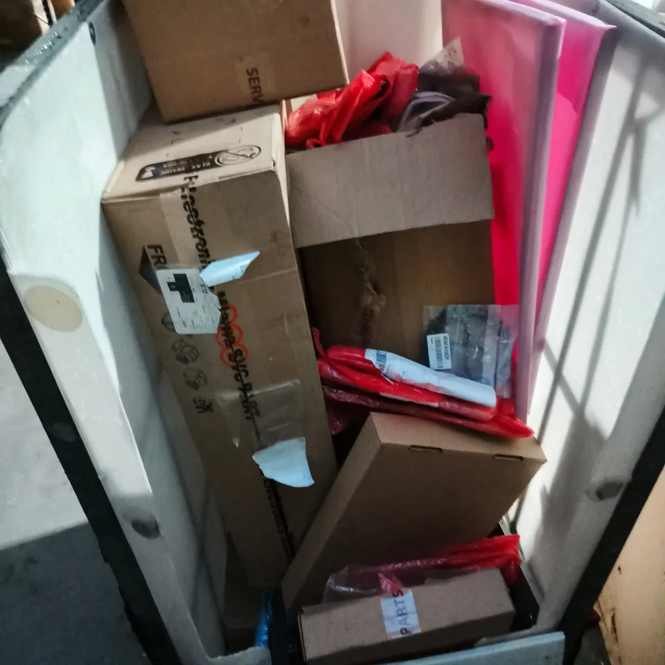 CAGE OF APPROXIMATELY 20 ASSORTED ITEMS TO INCLUDE: ELECTRONICAL COMPONENTS