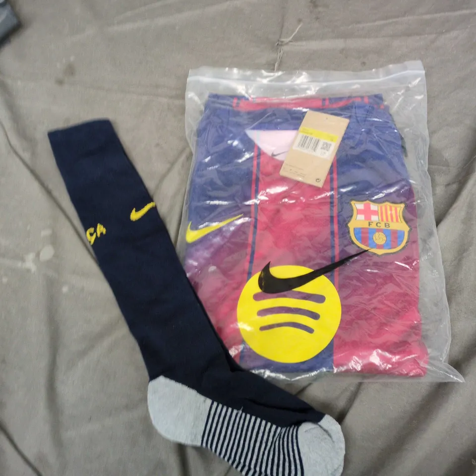 NIKE FC BARCELONA FOOTBALL JERSEY & NIKE SOCKS – MEN’S SIZE S (TWO-PIECE LOT)