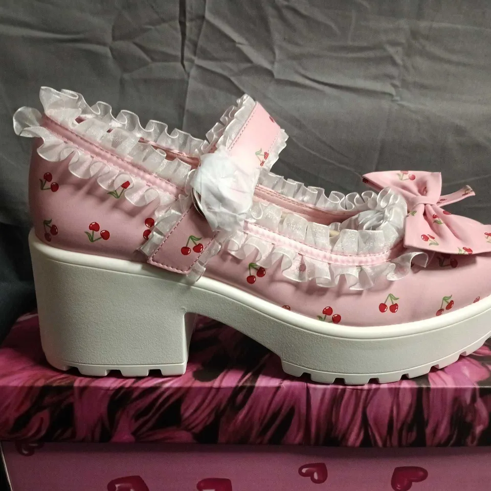 BOXED PAIR OF WOMENS TIRA MARY JANE SHOES - UK SIZE 8