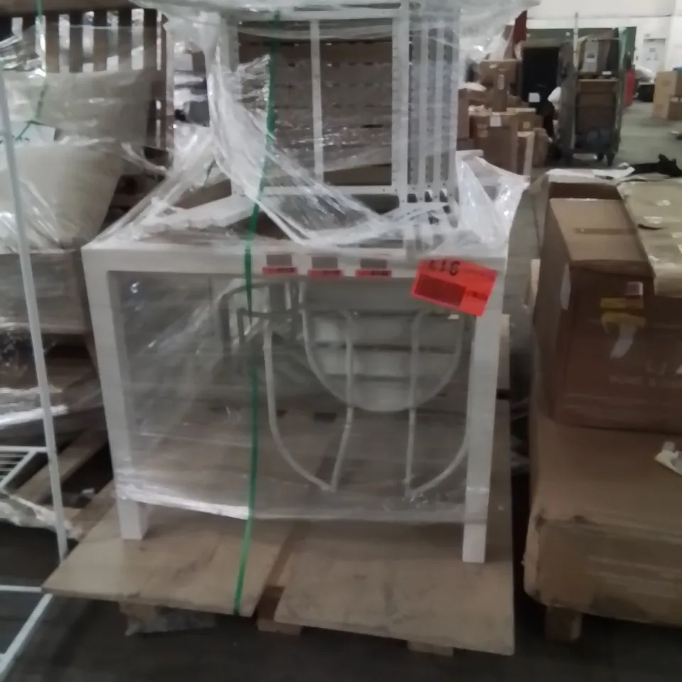 PALLET OF GARDEN FURNITURE SET TO INCLUDE;TABLE,CHAIRS