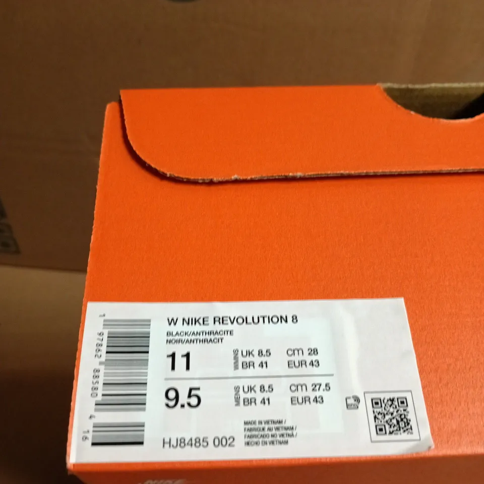 BOXED PAIR OF NIKE REVOLUTION 8 WOMEN'S RUNNING SHOES –UK SIZE 8.5
