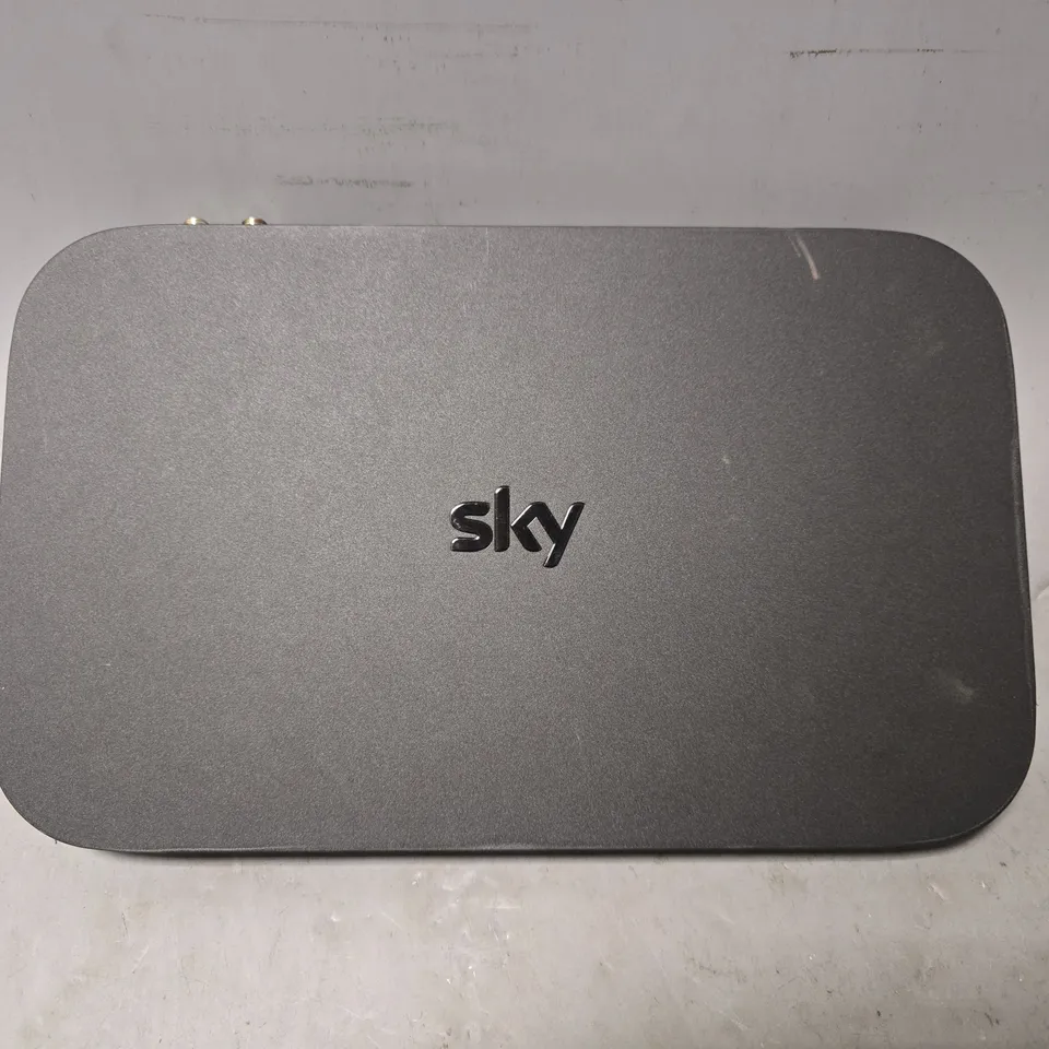 BOXED SKY Q BOX ES240 2TB SATELLITE RECEIVER