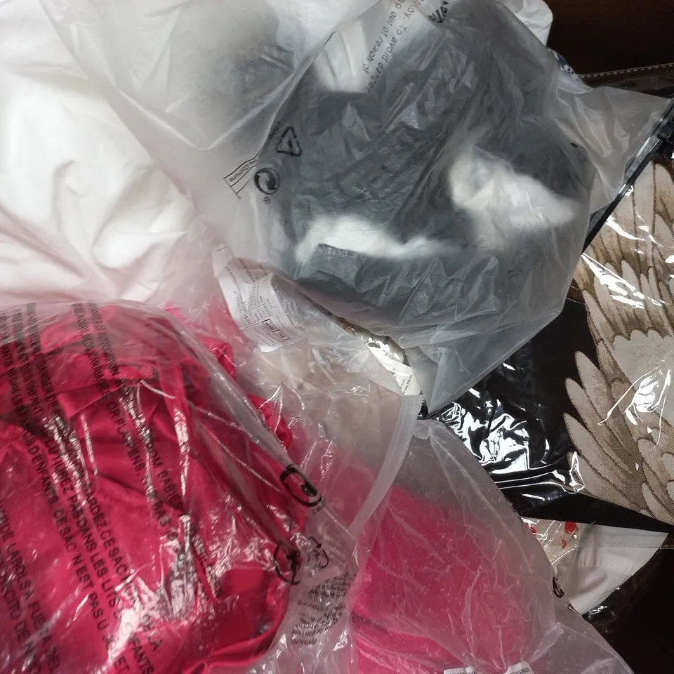APPROXIMATELY 20 ASSORTED CLOTHING AND FASHION PRODUCTS IN VARIOUS STYLES AND SIZES - COLLECTION ONLY