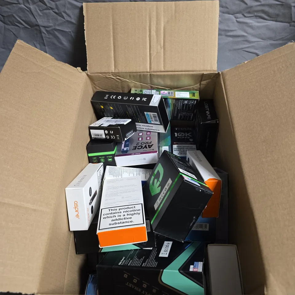 LOT OF APPROXIMATELY 15 ASSORTED VAPING ITEMS TO INCLUDE ASPIRE/TITAN/ISTICK I40