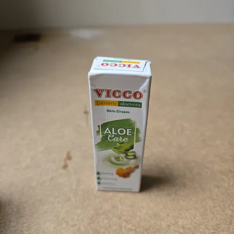 APPROXIMATELY 20 ASSORTED COSMETIC ITEMS INCLUDING VICCO ALOE CARE , NIVEA ANTI STRETCH MARKS CREAM AND MYSORE SANDAL SOAP