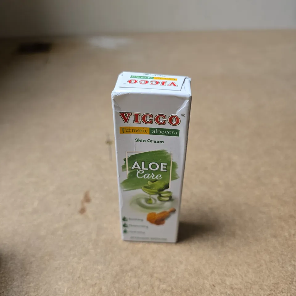 APPROXIMATELY 20 ASSORTED COSMETIC ITEMS INCLUDING VICCO ALOE CARE , NIVEA ANTI STRETCH MARKS CREAM AND MYSORE SANDAL SOAP