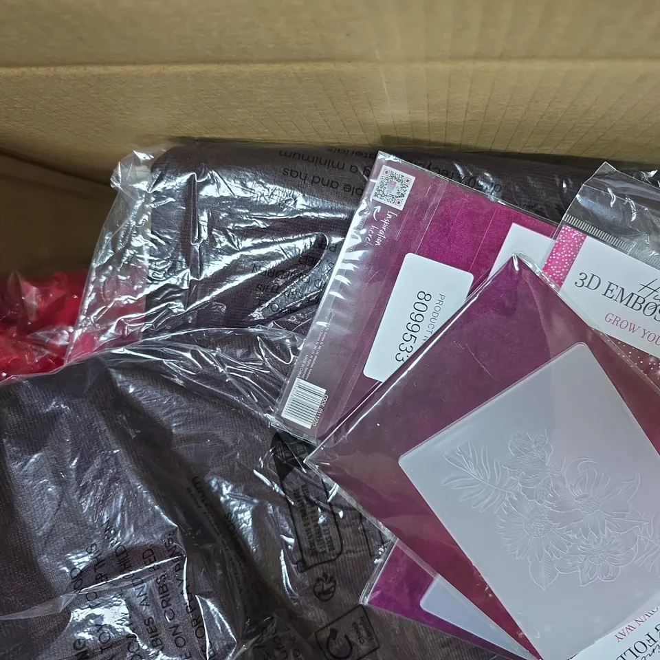 APPROX 12 ASSORTED ITEMS OF CLOTHING TO INCLUDE JUMPERS, TROUSERS, TOPS, ETC