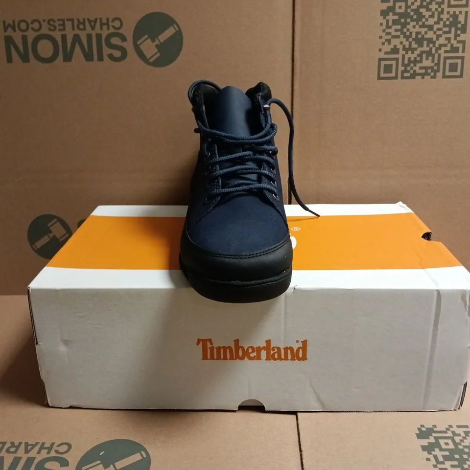 BOXED PAIR OF TIMBERLAND EURO ROCK MID LACE BOOTS IN NAVY SIZE UK 9