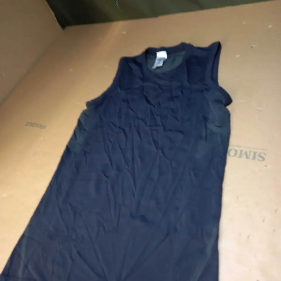 MENS GYMSHARK VEST SIZE SMALL