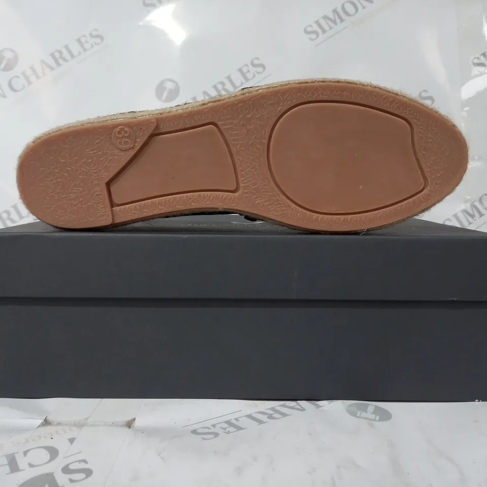 BOXED PAIR OF CREW CLOTHING COMPANY PHOEBE SUEDE SLIP-ON SHOES IN NAVY EU SIZE 39