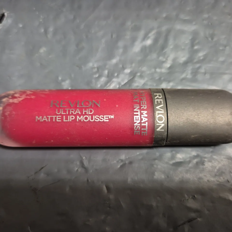 APPROXIMATELY 30 REVLON ULTRA HD MATTE LIP MOUSSE - ASSORTED SHADES - 5.9ML