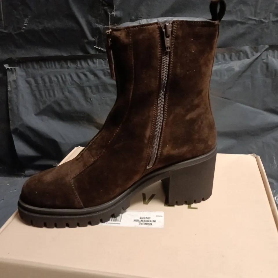 BOXED RAVEL TAMBO BROWN SUEDE BOOTS - UK 6
