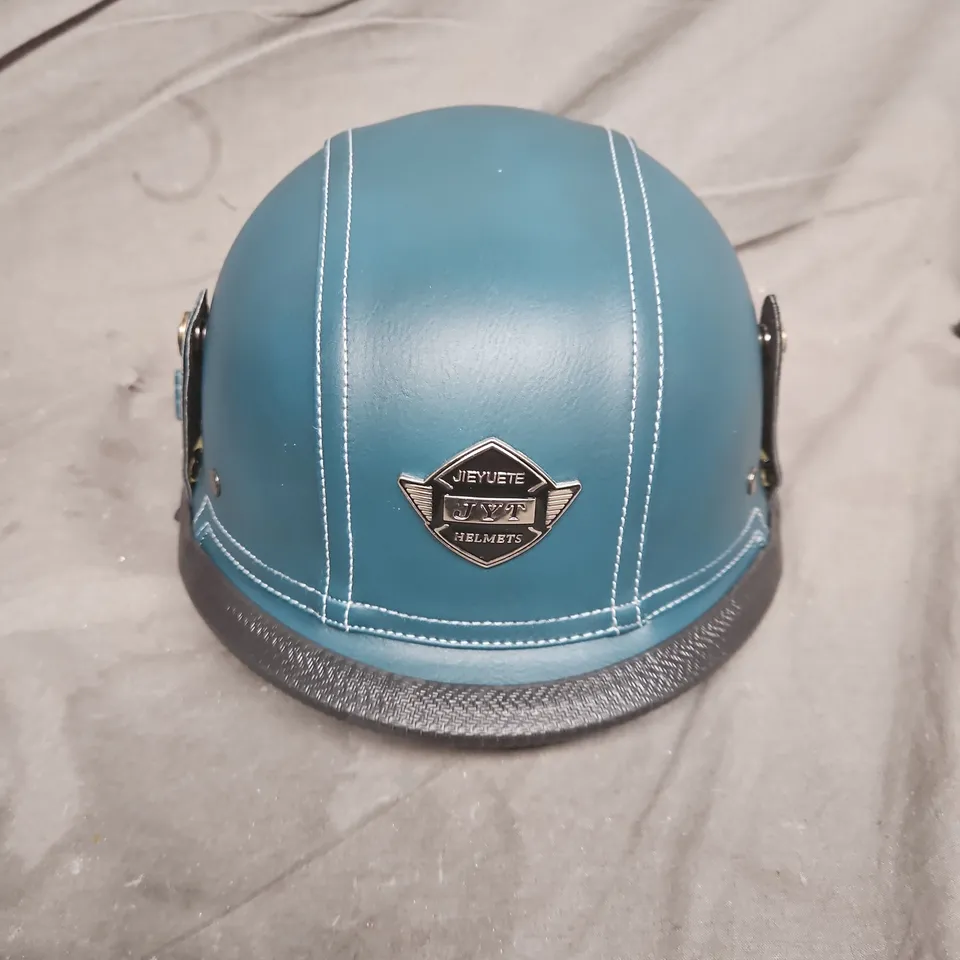 TURQUOISE VINTAGE-STYLE MOTORCYCLE HELMET WITH COPPER STYLE GOGGLES (VERIFY MODEL)