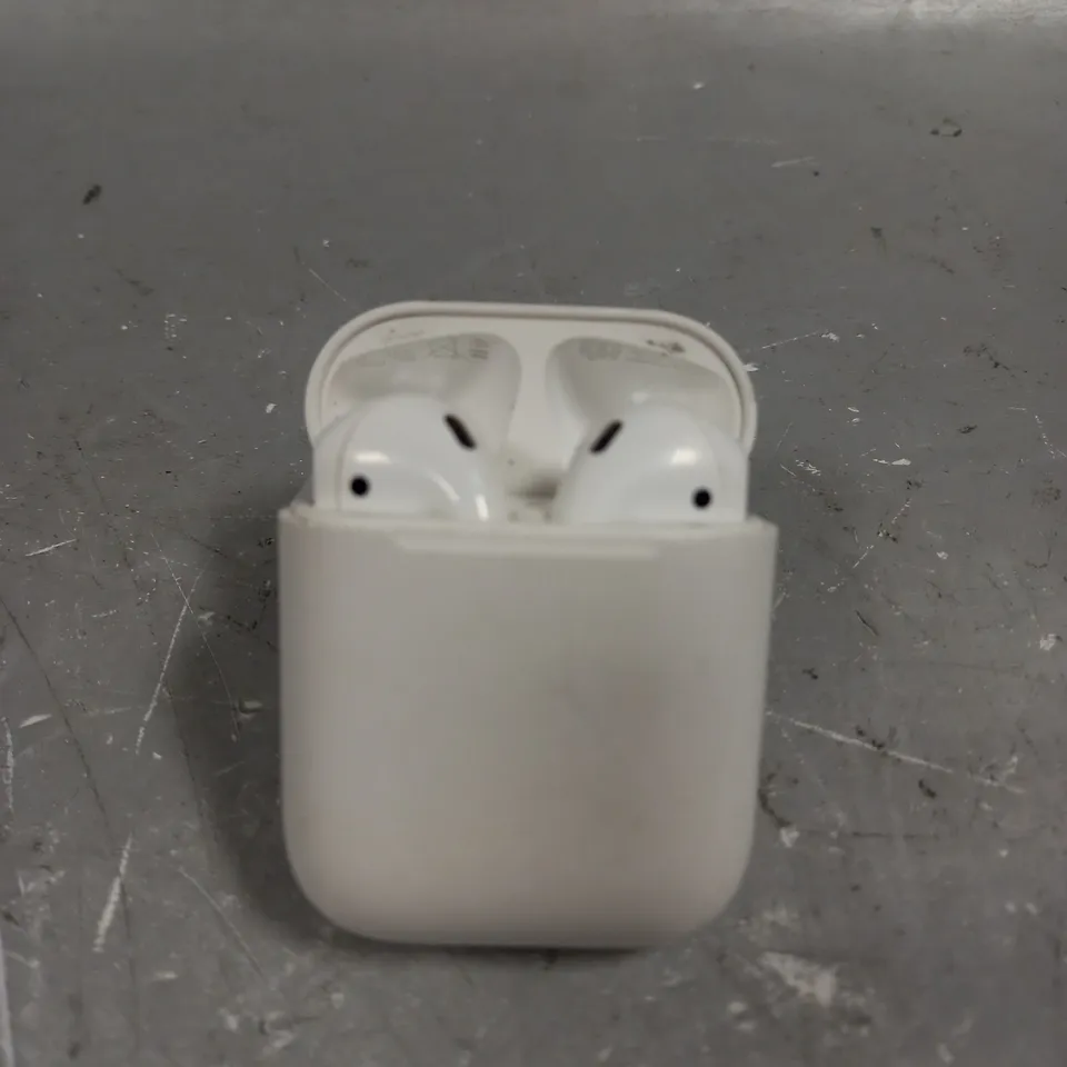 APPLE AIRPODS WITH CHARGING CASE - A1602