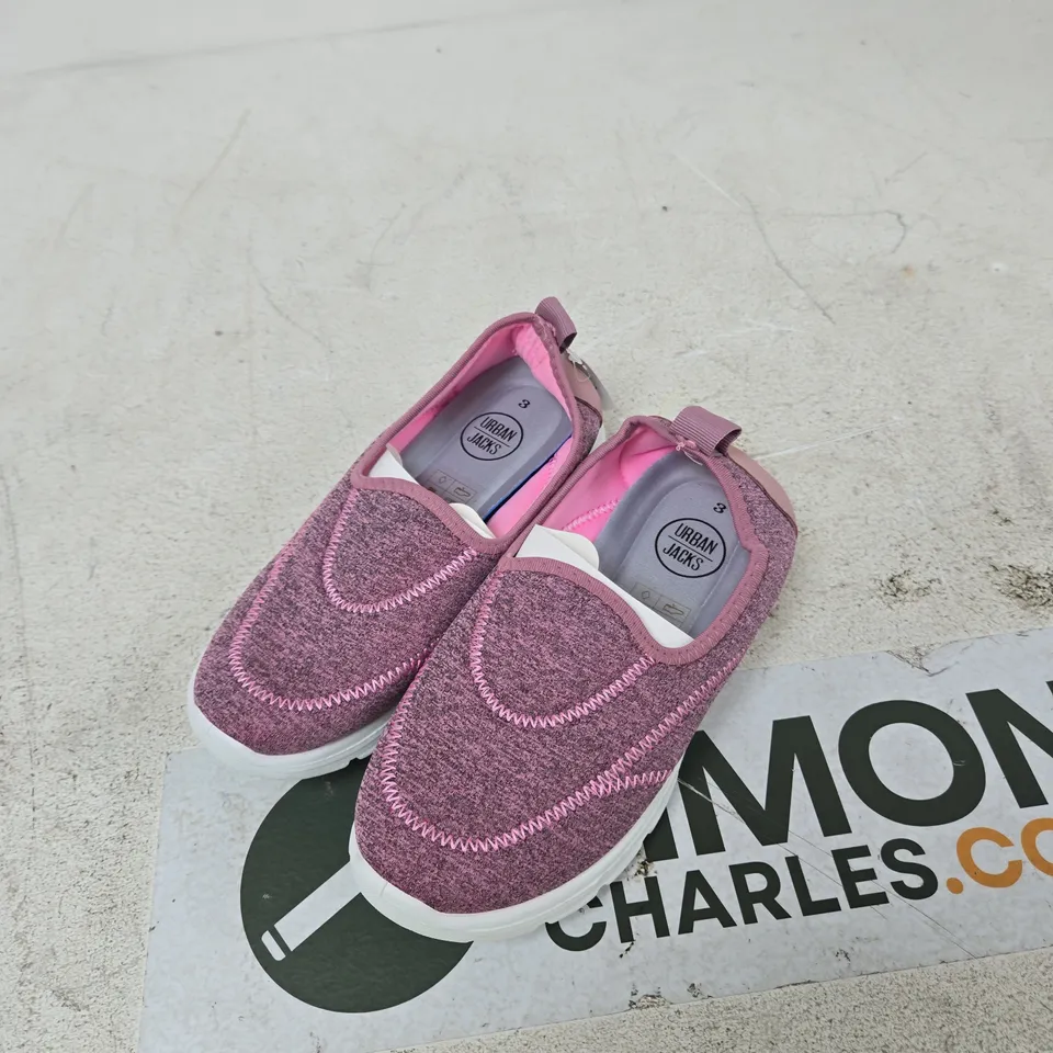 BOX OF APPROXIMATELY 25 ASSORTED ITEMS TO INCLUDE:  URBAN JACKS PINK SLIP ONS 
