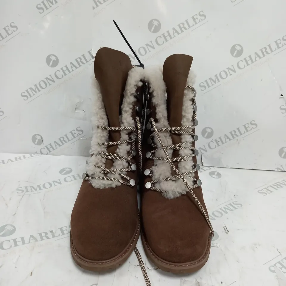 EMU AUSTRALIA EXPLOR BILLING OAK SIZE 8