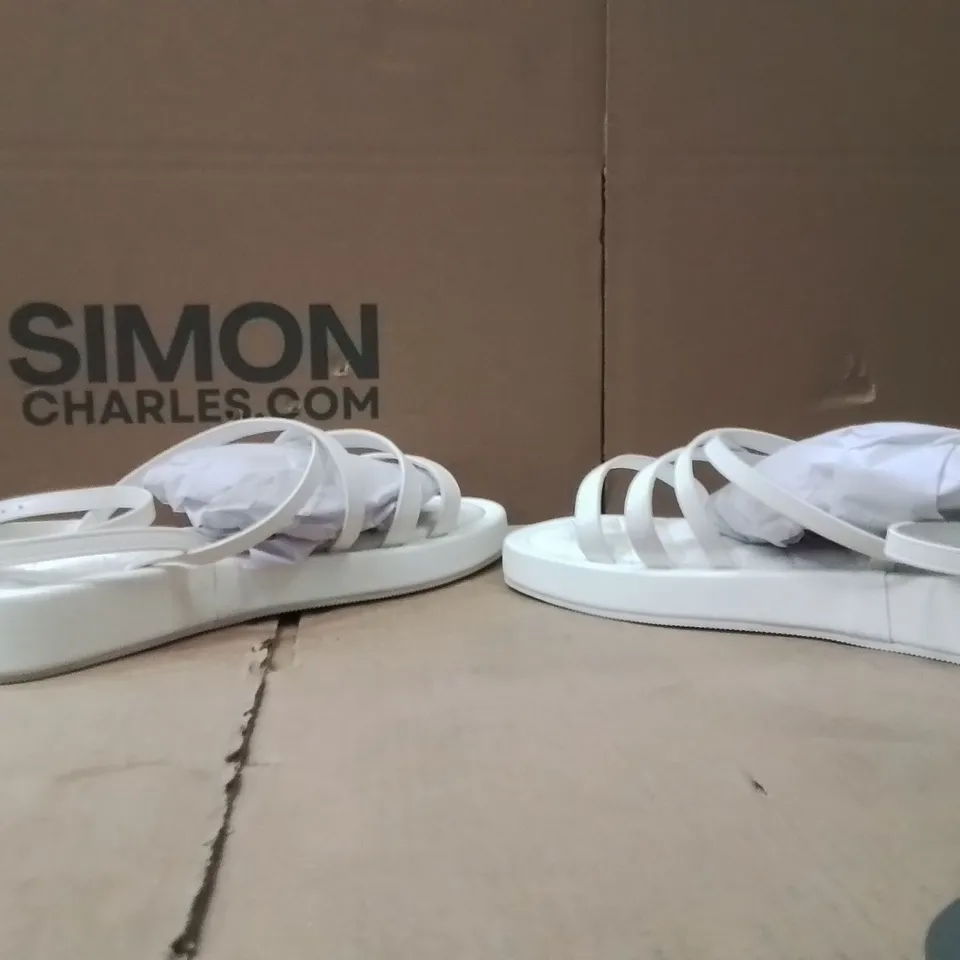 BOXED BRAND NEW APPROXIMATELY 6 SIMPLY BE PHEOBE WIDE SHOES WHITE SIZE 9