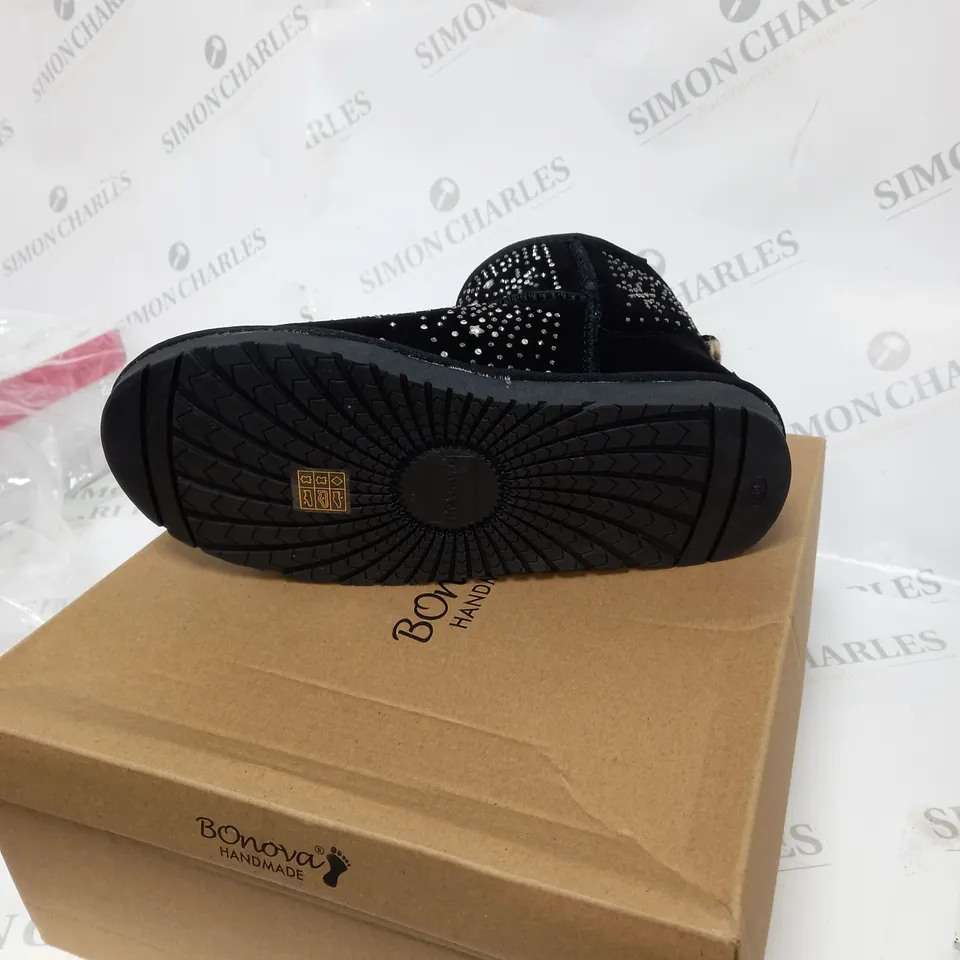 BOXED PAIR OF BONOVA SHOES