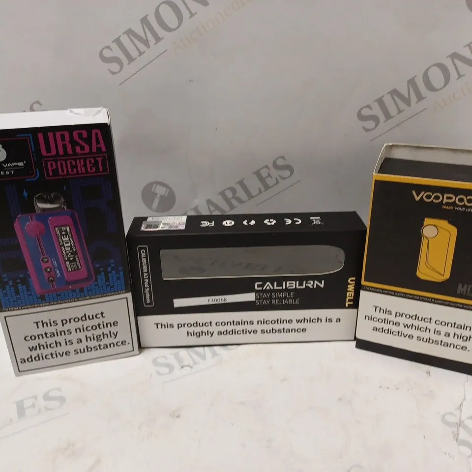 APPROXIMATELY 20 VAPES & E-CIGARETTES TO INCLUDE LOST VAPE URSA POCKET, CALIBRUM A3 POD SYSTEM, VOOPOO MOJO, ETC