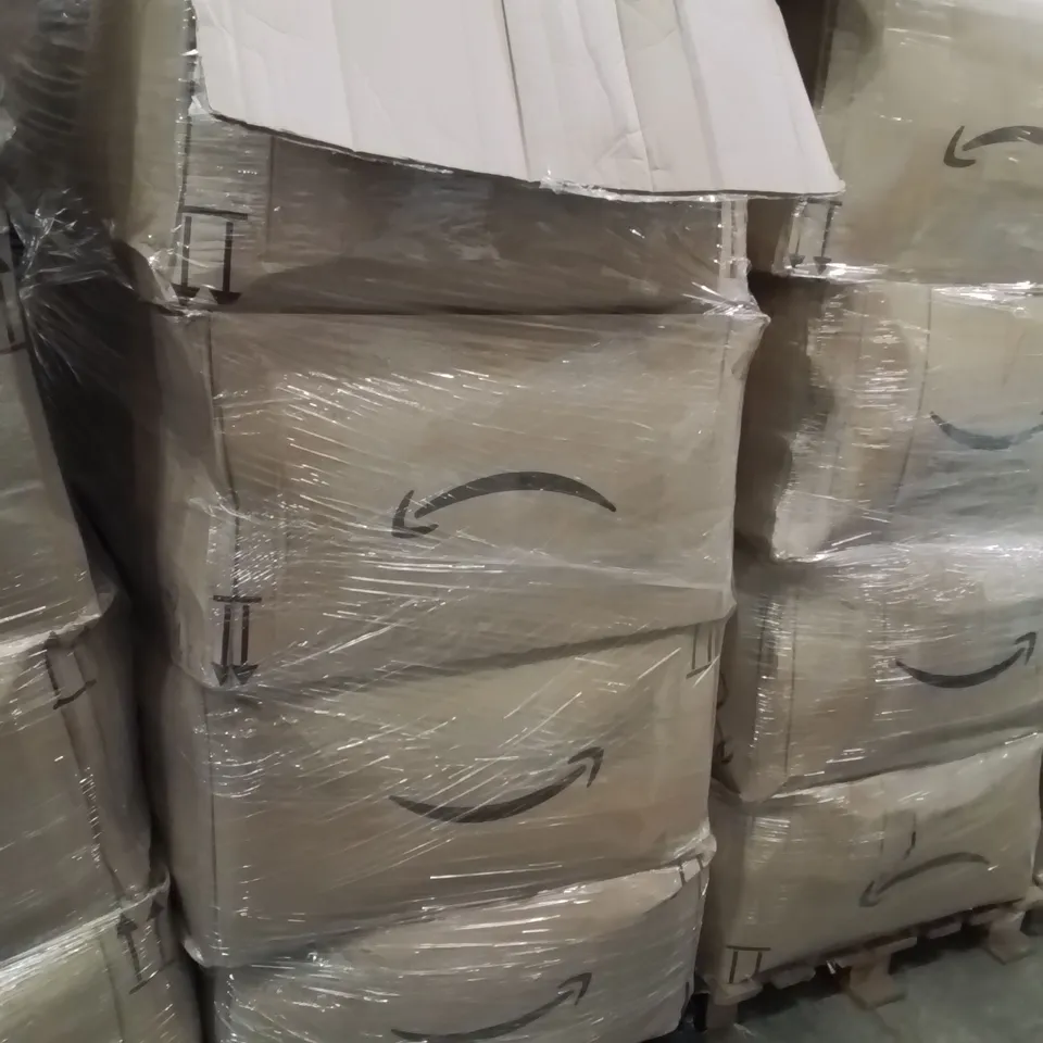 PALLET CONTAINING A LARGE QUANTITY OF PHONE CASES 