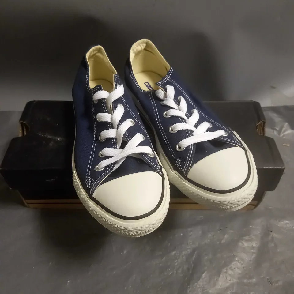 CONVERSE ALL STARS BLUE AND WHITE LACE UP PUMPS SIZE 2.5
