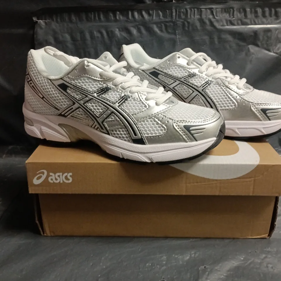BOXED PAIR OF ASICS TRAINERS IN WHITE/SILVER SIZE UK 5.5