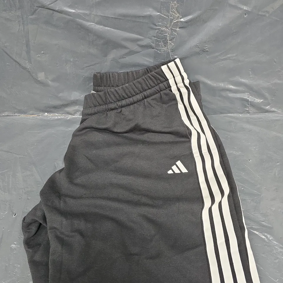 ADIDAS LOGO CUFFED JOGGERS - SIZE 4XL