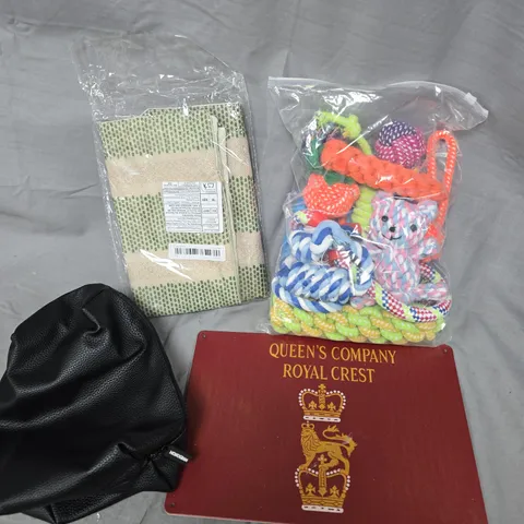 APPROXIMATELY 20 ASSORTED HOUSEHOLD PRODUCTS TO INCLUDE DOG TOYS, WALL ART, STORAGE BAGS ETC 