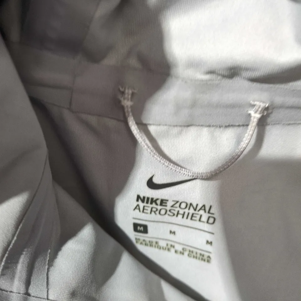NIKE ZONAL AEROSHIELD JACKET – HOODED, LIGHT GREY/WHITE, SIZE M
