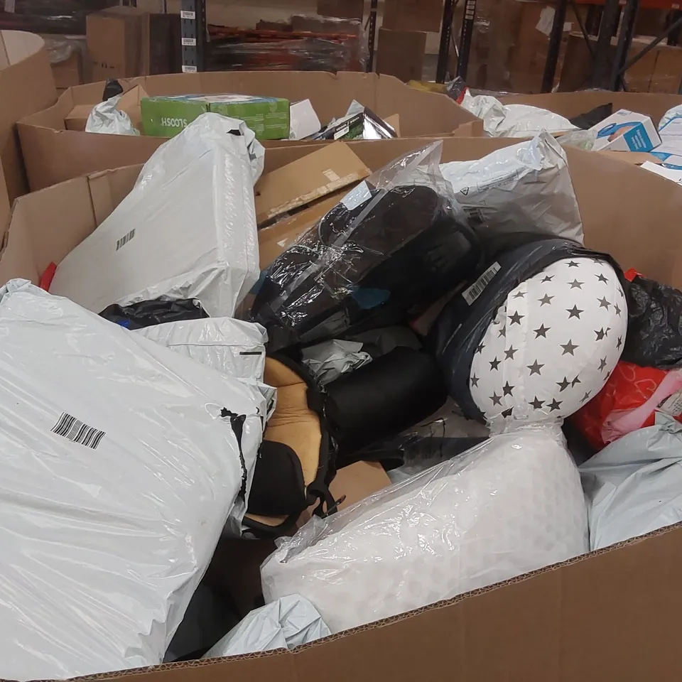 PALLET CONTAINING A VERY LARGE QUANTITY OF ASSORTED PILLOWS AND RELATED BEDDING/COMFORT PRODUCTS ECT