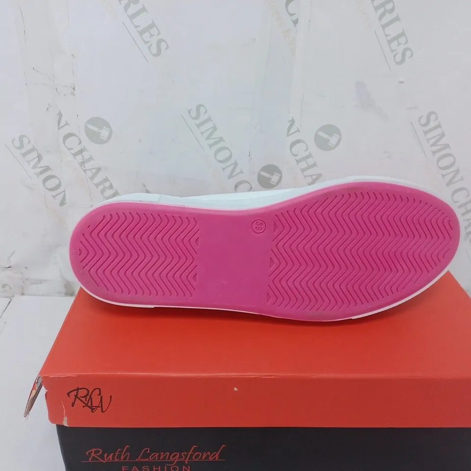 BOXED PAIR OF RUTH LANGSFORD ZIP DETAIL TRAINERS IN WHITE/PINK SIZE 6