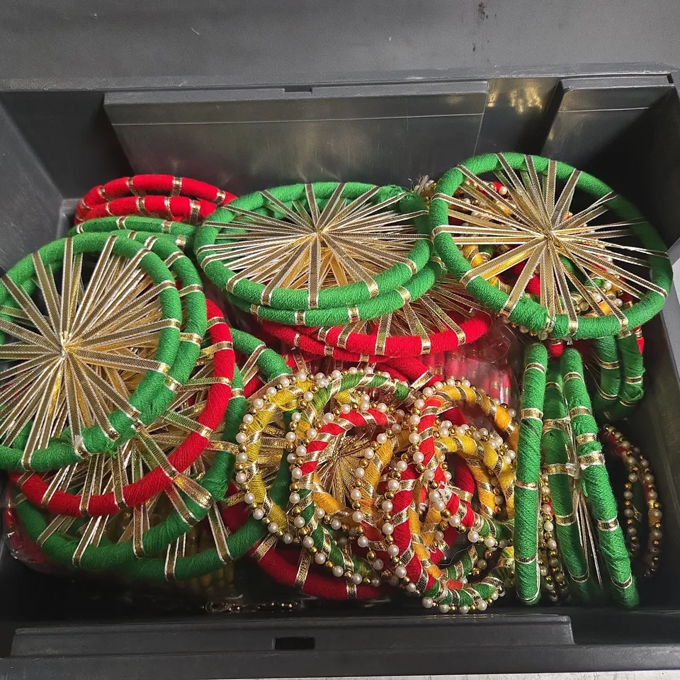 TOTE OF ASSORTED DECORATIONS 