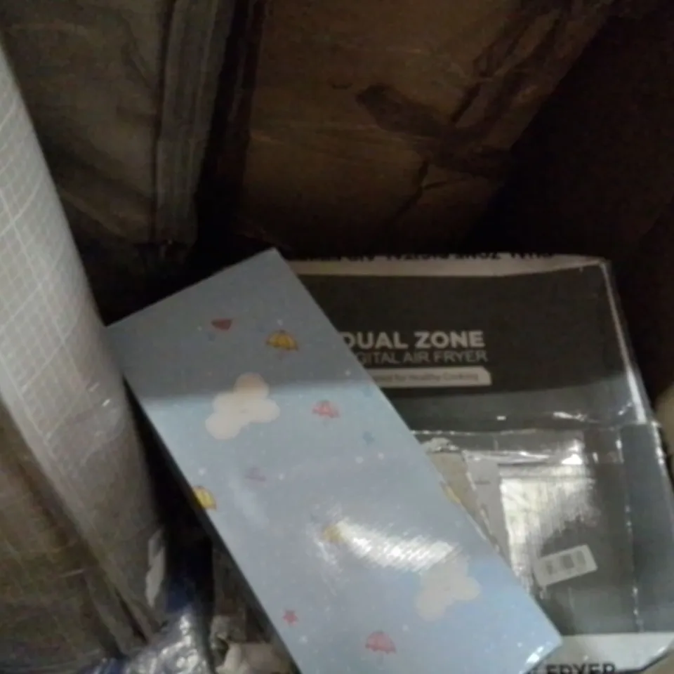 PALLET CONTAINING VARIOUS ASSORTED BOXED HOUSEHOLD ITEMS TO INCLUDE: FOLD OUT FOAM BED, AIR FRYER, BRIDGE PRO ROTISSERIE AND LOTS MORE UNMARKED BOXED ITEMS 